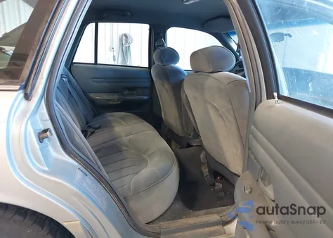 1996 Ford Crown Victoria z USA, uszkodzony, nr VIN 2FALP7367TX101761